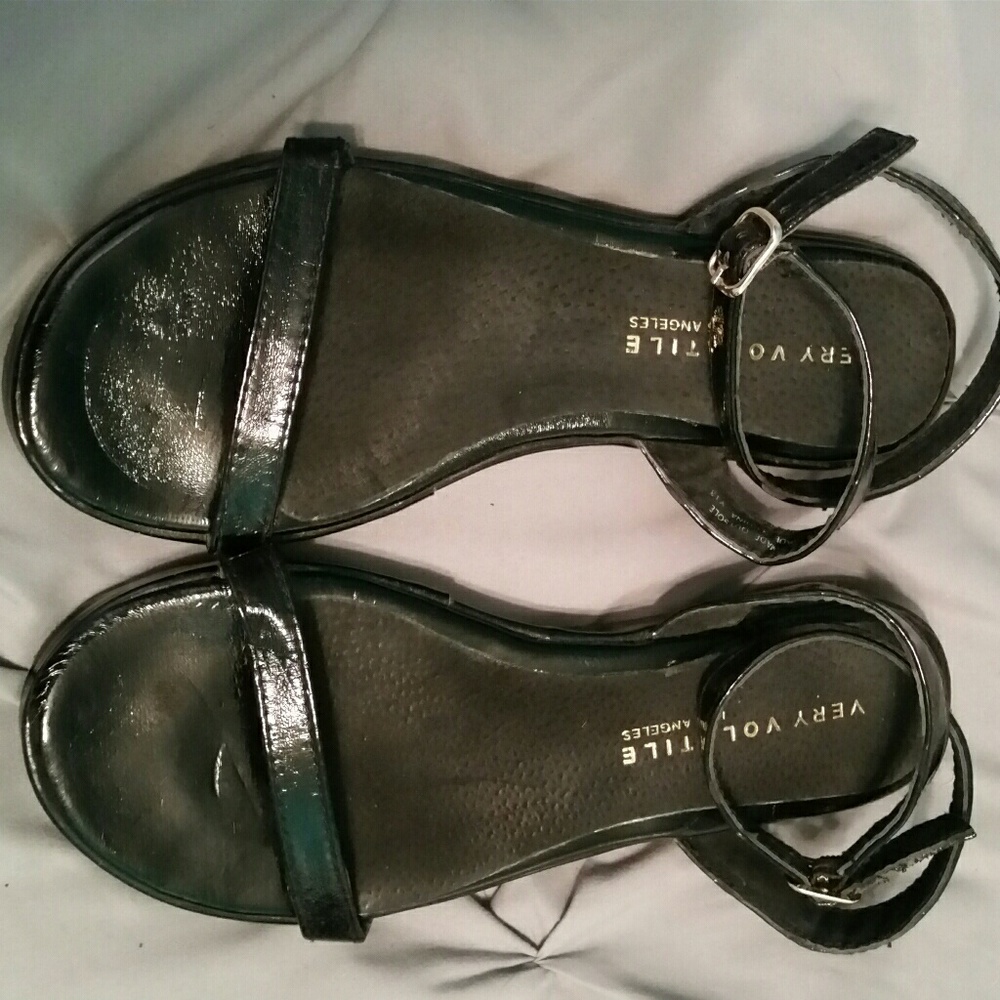 Black patent Very Volatile sandals